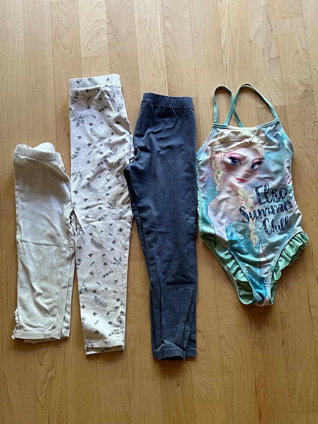 Lotti & Set di vestiti: Kleiderpaket 8-teilig Grösse 116 – Usato da Küttigen venduto da Ricardinella 1