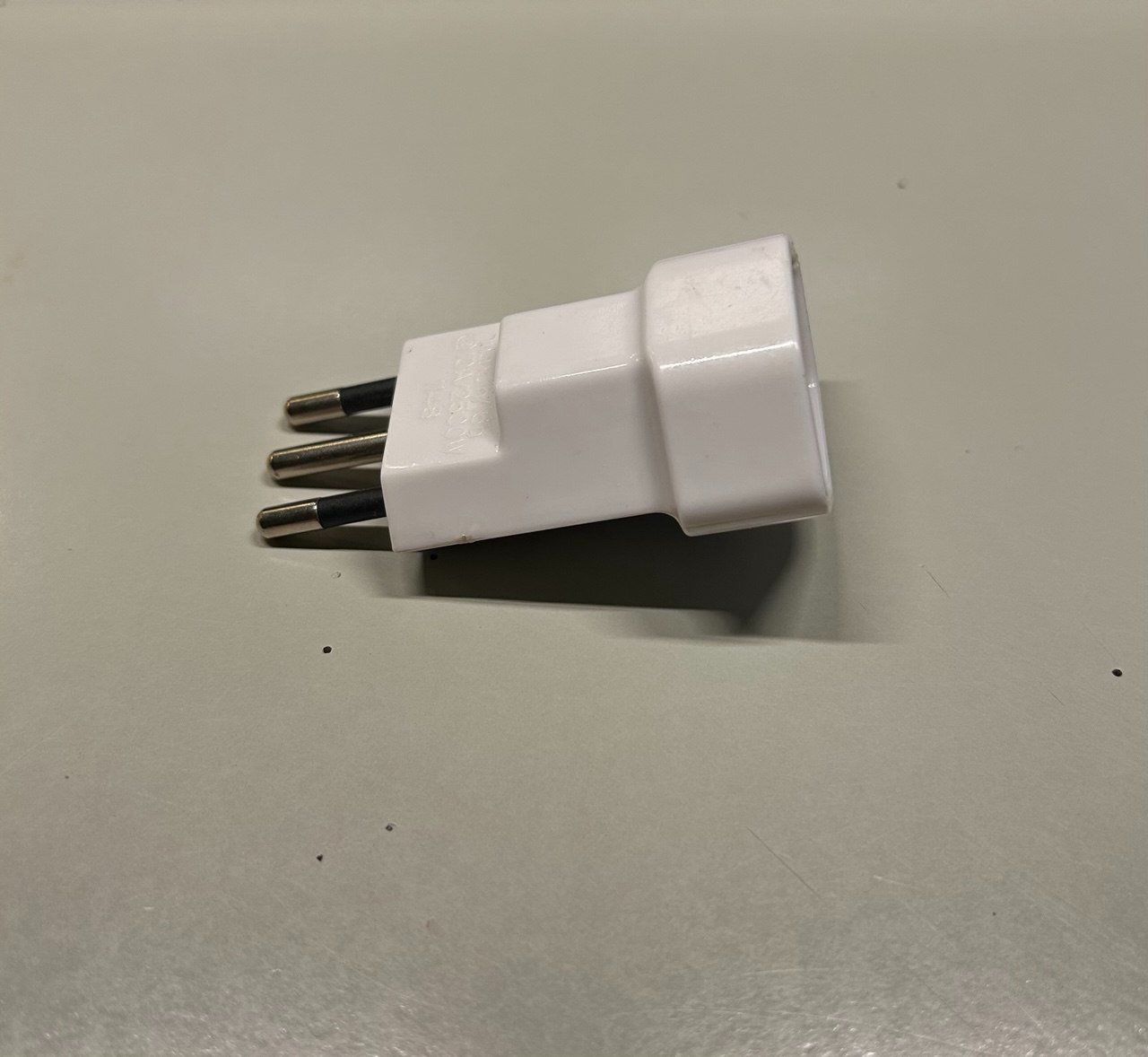 Unità & Adattatore: Adattatore da viaggio Svizzera - Italia – Nuovo (secondo la descrizione) da Giubiasco venduto da LorisVale