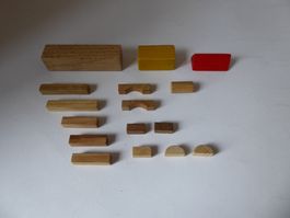 16 kleine Holzteile Baukasten