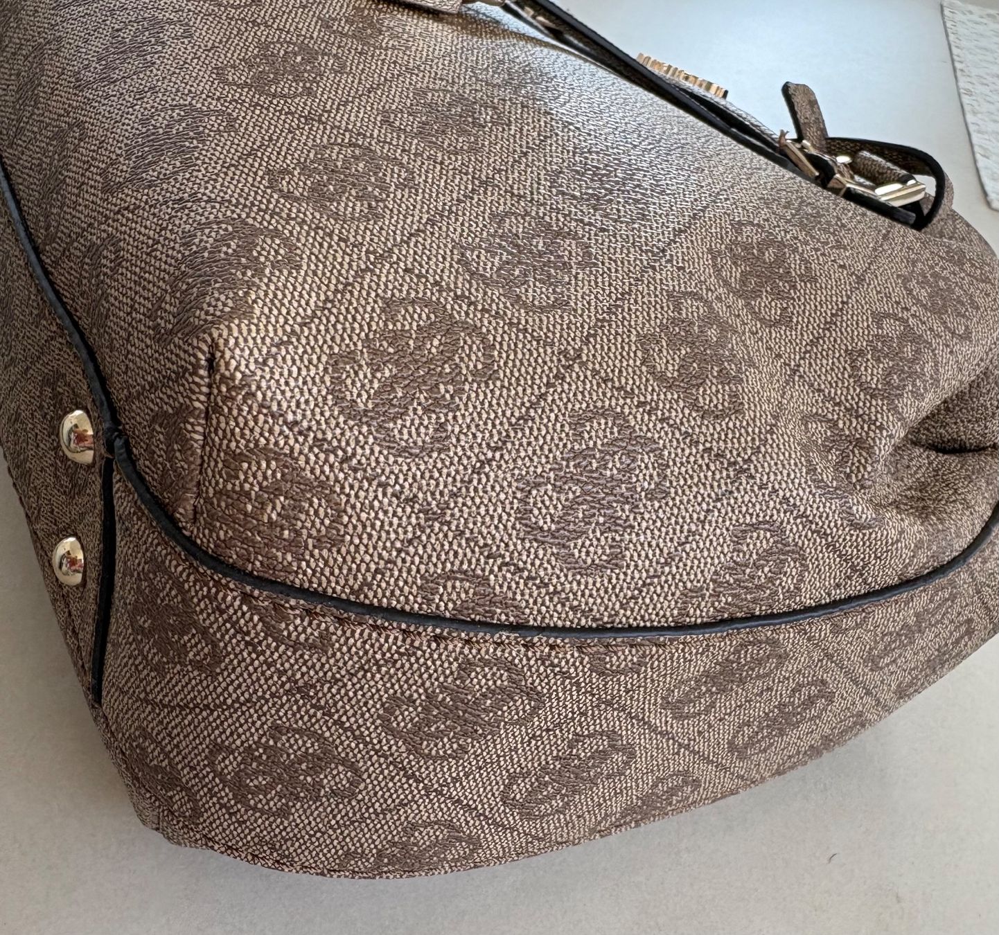 Guess Taschen für Damen: Guess Handtasche – Neu (gemäss Beschreibung) aus Reichenburg von Katharinach 6