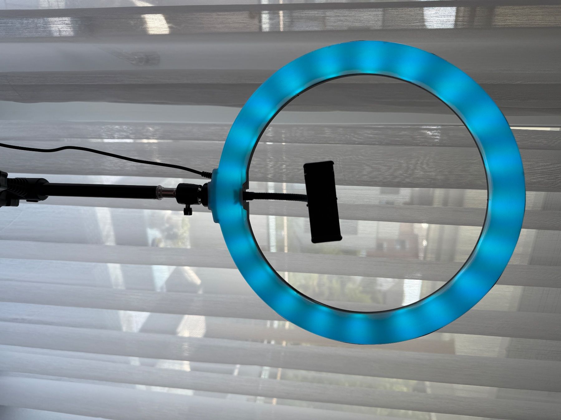 Lampade: Ringlicht RGB LED mit Smartphone Halterung neu – Usato da Winterthur venduto da dri_d8bb 4