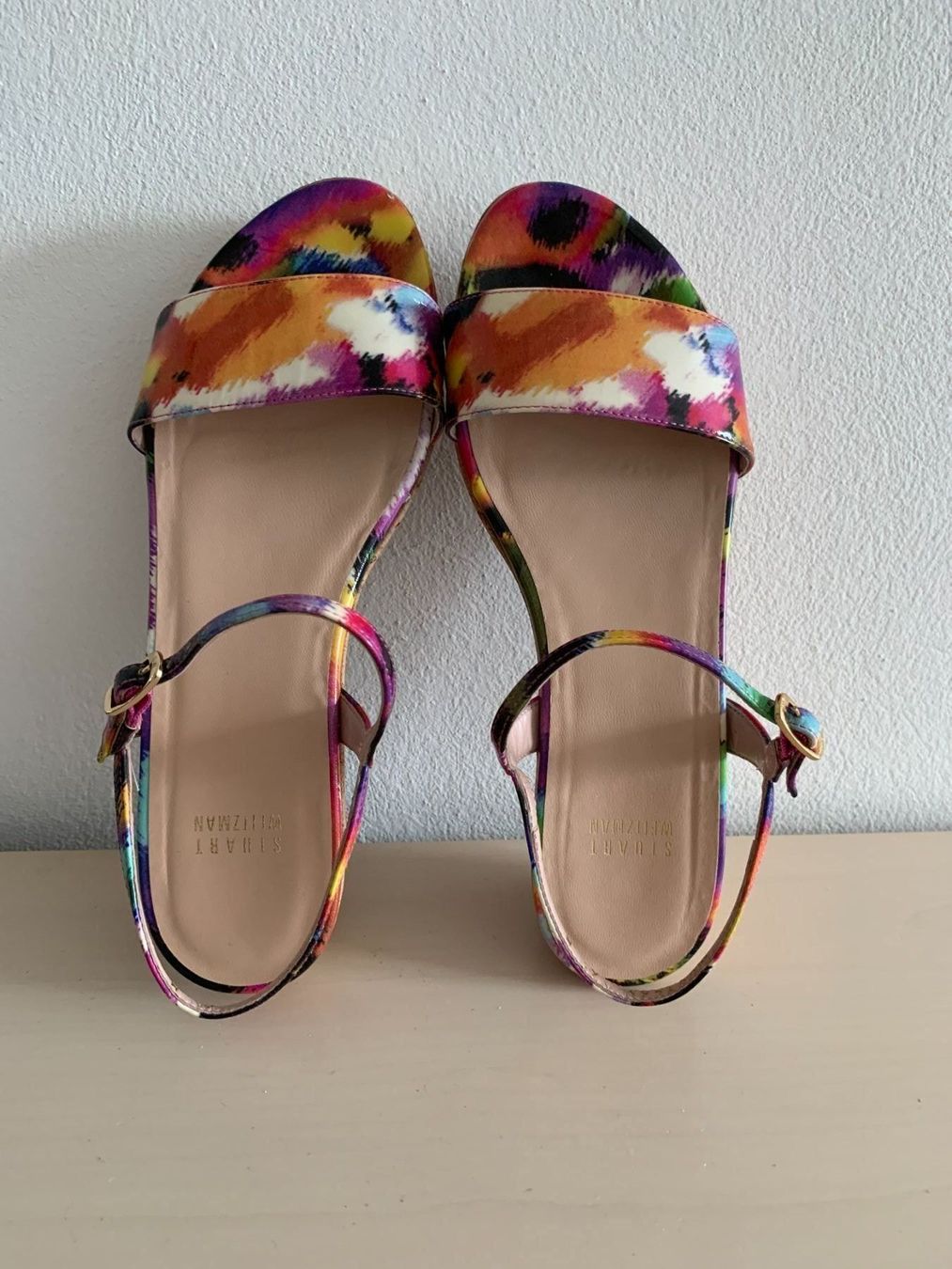 Stuart Weitzman Scarpe da donna: STUART WEITZMAN: Edle florale Lackleder Sandale, 37,5 – Nuovo (secondo la descrizione) da Luzern venduto da designluzern 4