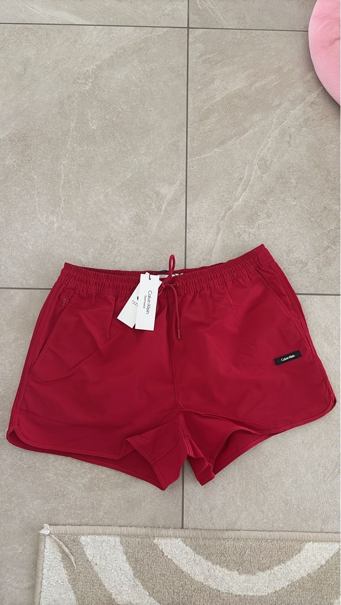 Calvin Klein Caleçons de bain: Short de bain Calvin Klein rouge neuf – Neuf avec emballage d'origine à Fétigny par Titou2010