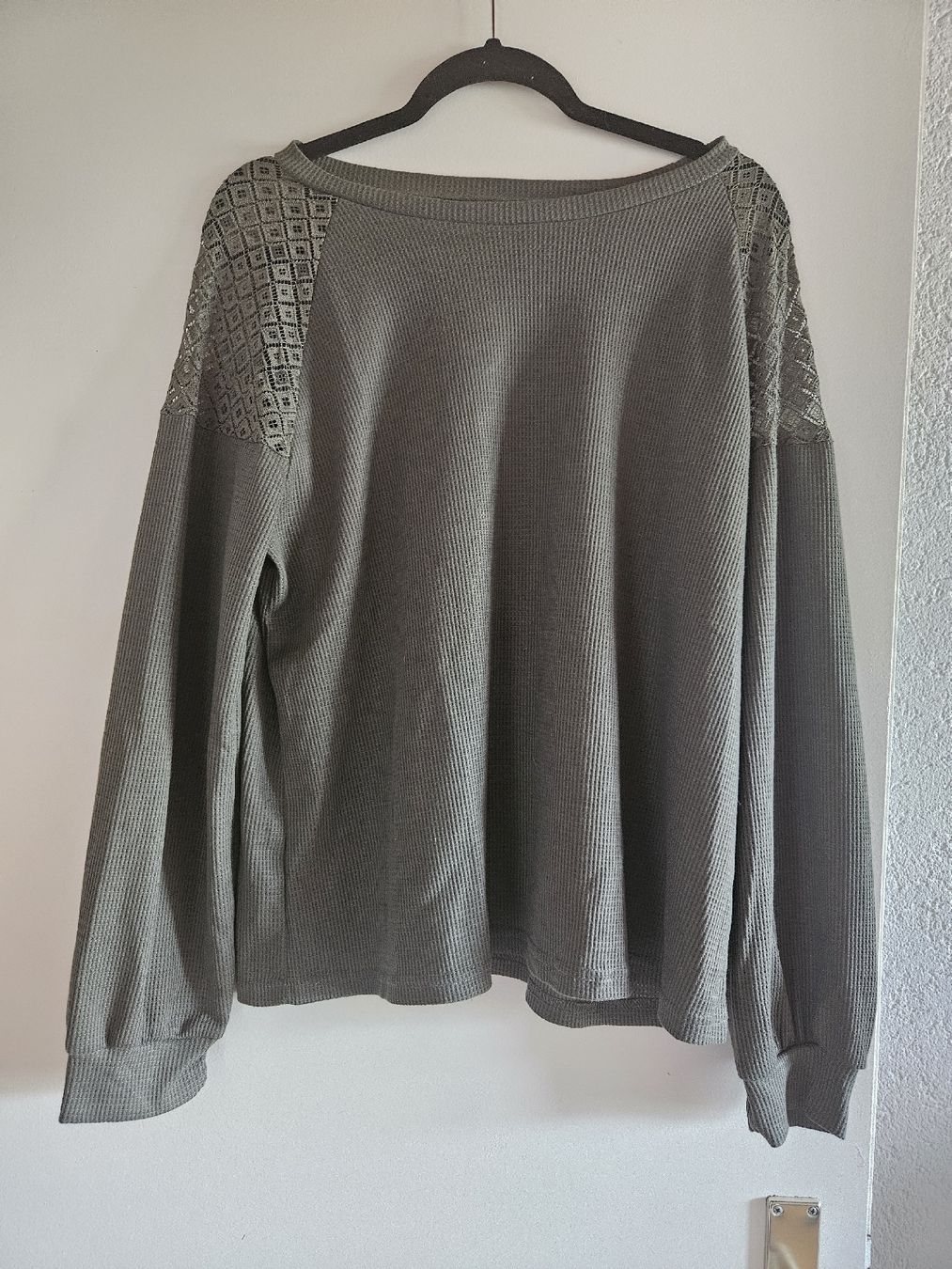 Top: Pull avec épaules en dentelles – Nuovo (secondo la descrizione) da Fontenais venduto da zizatie