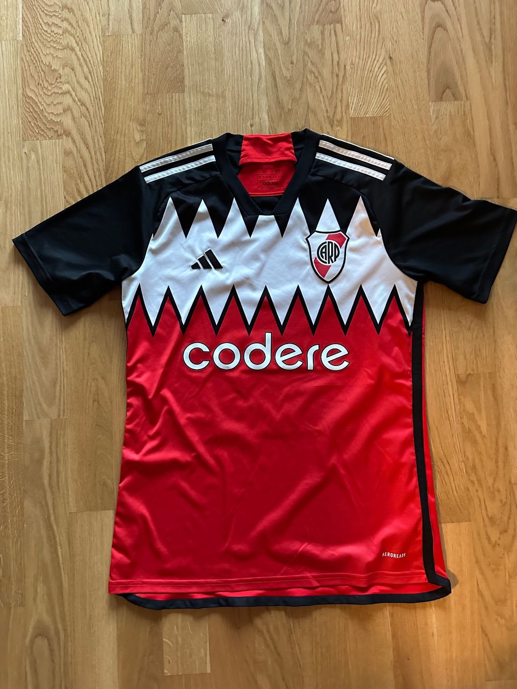 Leibchen & Hosen: River Plate, Grösse M – Gebraucht aus Luzern von Toebew