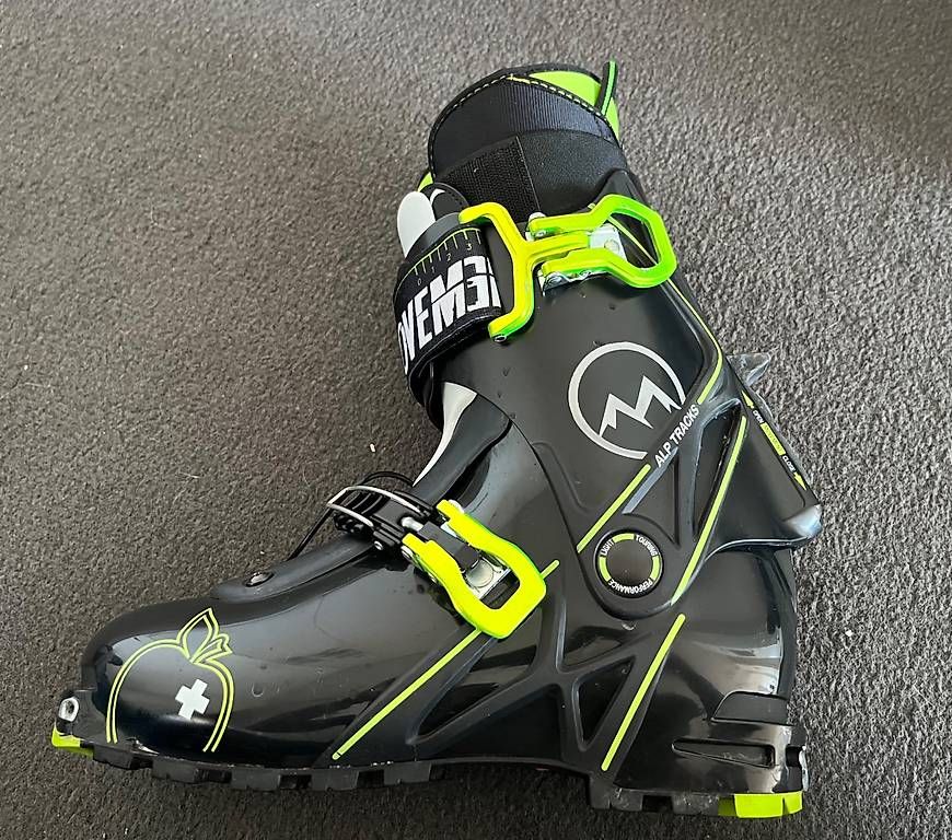 Chaussures hommes: Movement Alp Tracks chaussures – D'occasion à Corseaux par Perol01