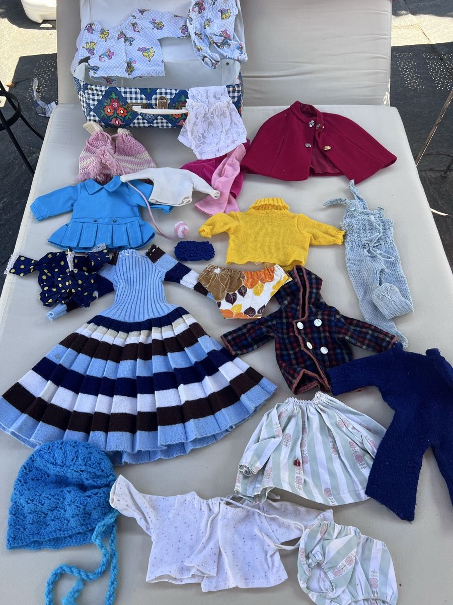 Spielzeuge: Alte Puppenkleider…. – Gebraucht aus Steckborn von Holiday66