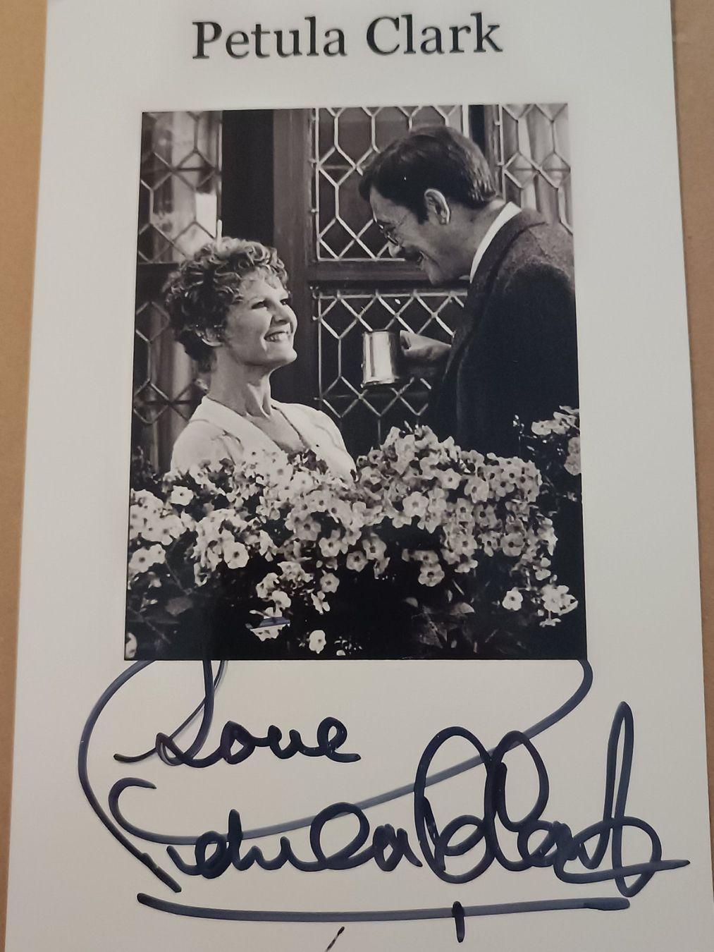 Autogramme: Petula Clark - handsigniertes Foto – Gebraucht aus Menziken von Artographs