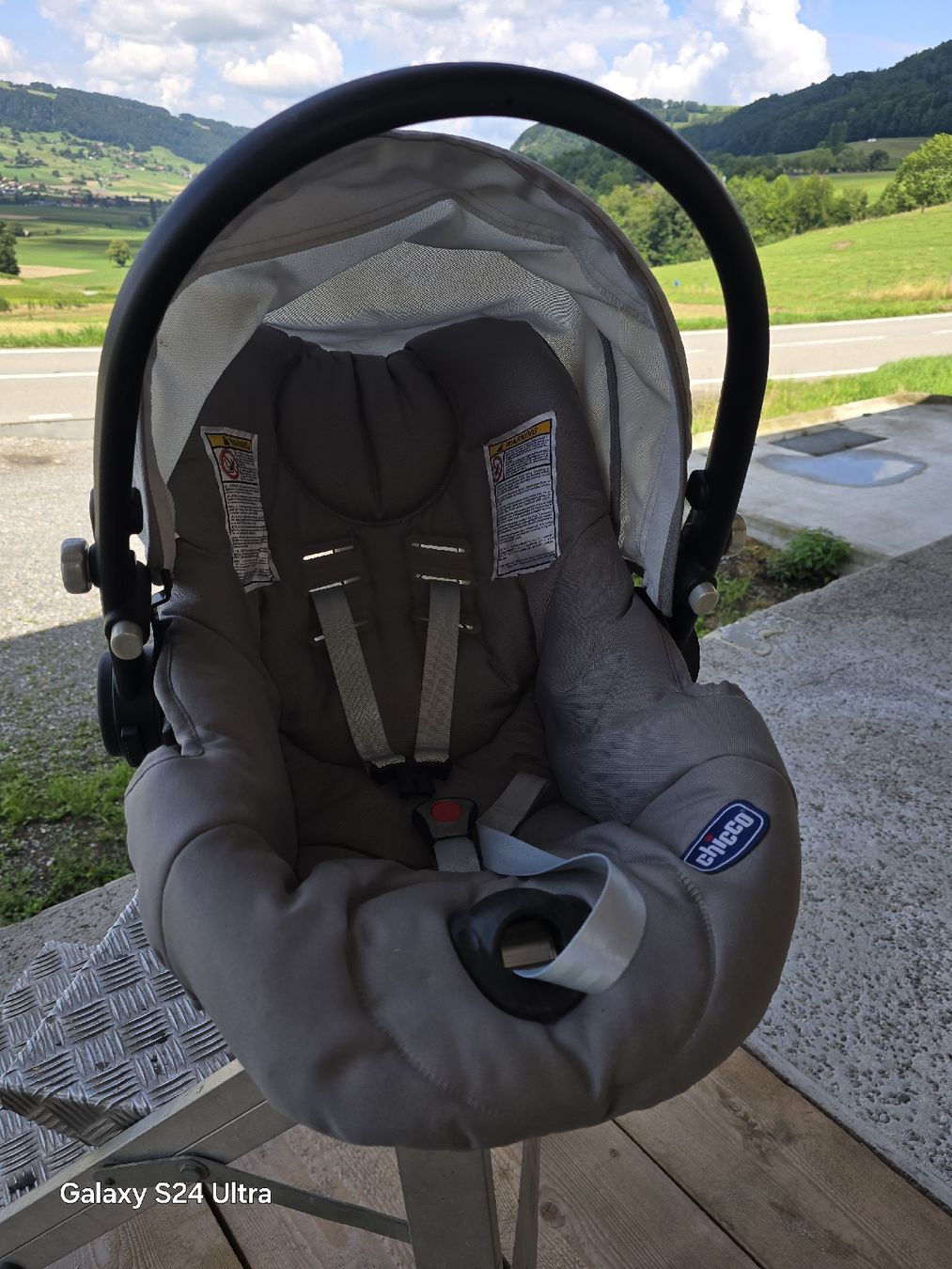 Chicco Auto-Kindersitze: Chicco Autositz Babyschale Kindersitz Auto Safe Reise – Gebraucht aus Gelterfingen von charly3333
