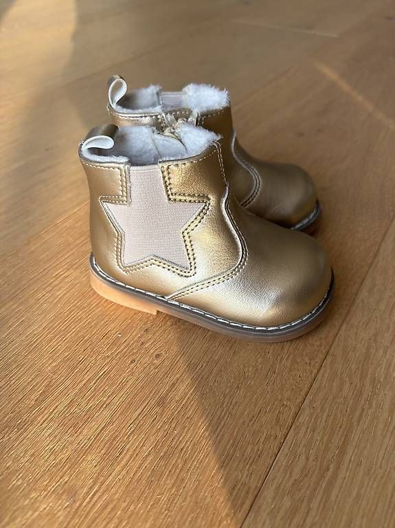 Schuhe für Jungen: Winterstiefel Winterboots Kind – Gebraucht aus Benken ZH von kbu_n2fl