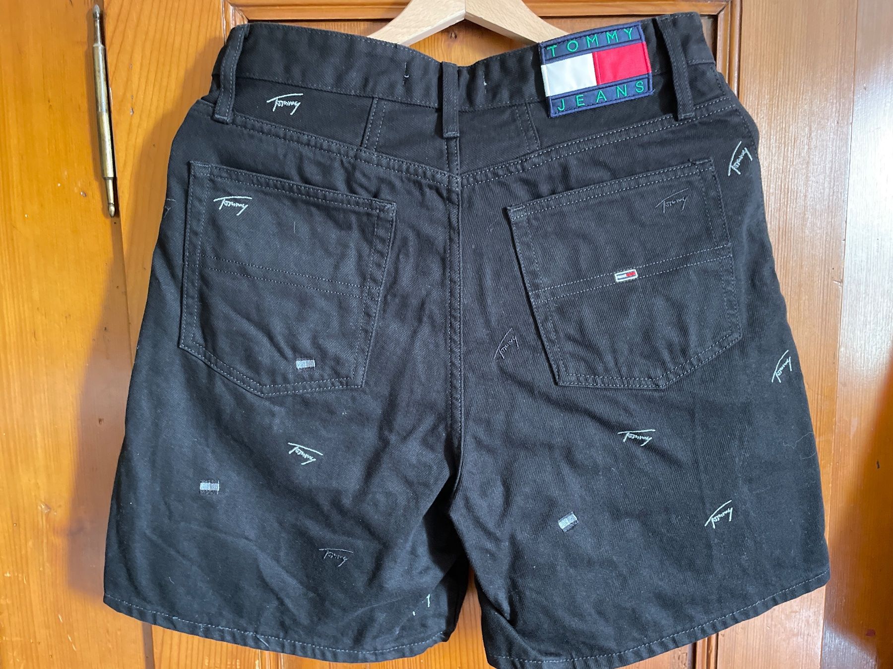 Tommy Hilfiger Jeans: Short noir Tommy Hilfiger, S – Gebraucht aus Buchillon von Samui3 1