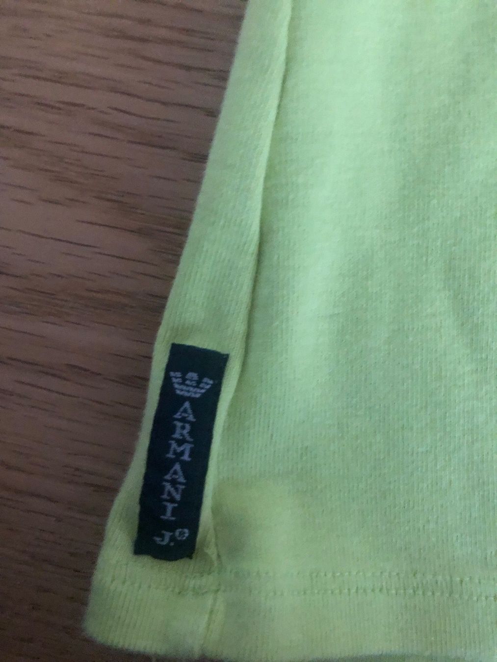 Armani T-shirts: Armani neongrüne shirt – D'occasion à Pfaffhausen par Klaras_second_hand 3