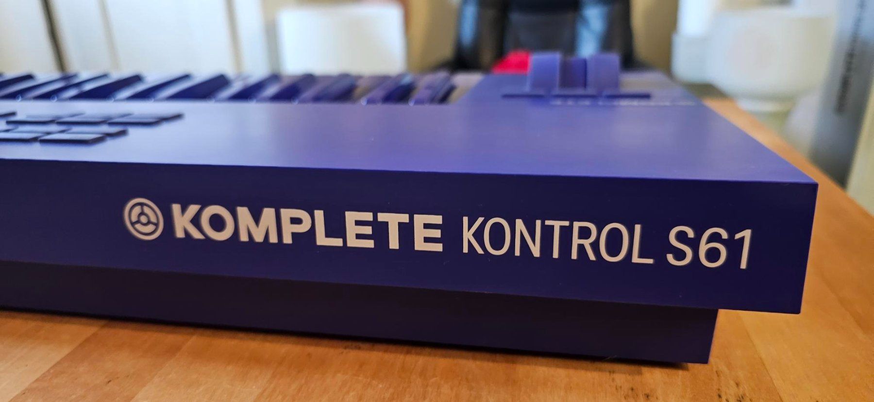 Native Instruments Musikinstrumente: Native Instruments Komplete Kontrol S61 Mk2 Limited Edition – Neu (gemäss Beschreibung) aus Münchenbuchsee von pisa87 4