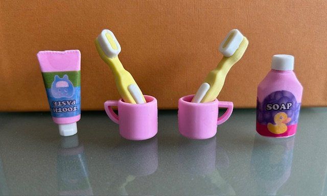 Altro in Scrittura & Disegno: Radiergummiset "Badezimmer" – Nuovo (secondo la descrizione) da Hirzel venduto da chn_vq9y