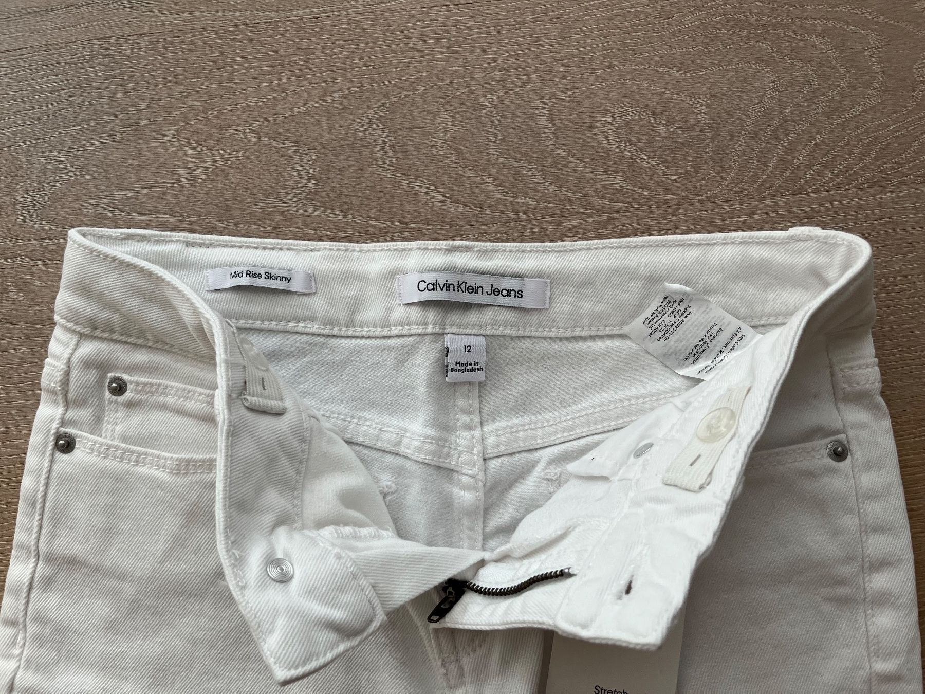 Calvin Klein Pantaloni: Jeans court Calcin Klein neuf – Usato da Corteglia venduto da Lalapimpi 2