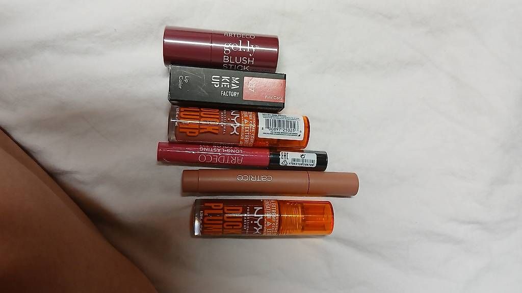 Maquillage: Lippenkosmetik  – Neuf avec emballage d'origine à Brugg AG par yan_d52c