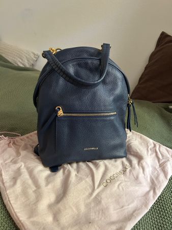 Coccinelle Rucksack Leder Dunkelblau Gold