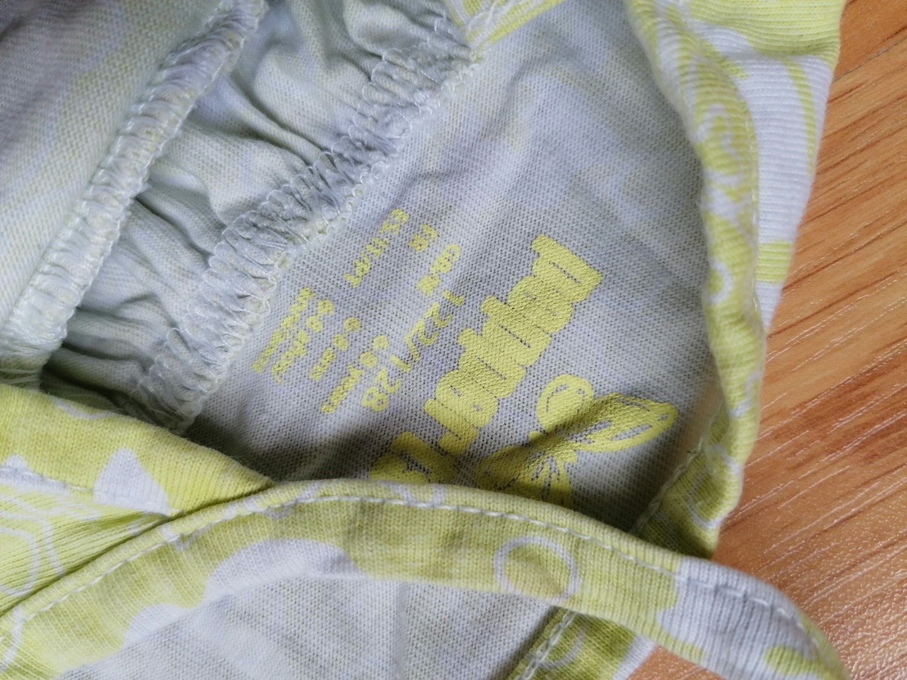 Blusen, T-Shirts & Tops: Top Gr. 122 / 128 – Gebraucht aus Büttikon AG von Amineah 1