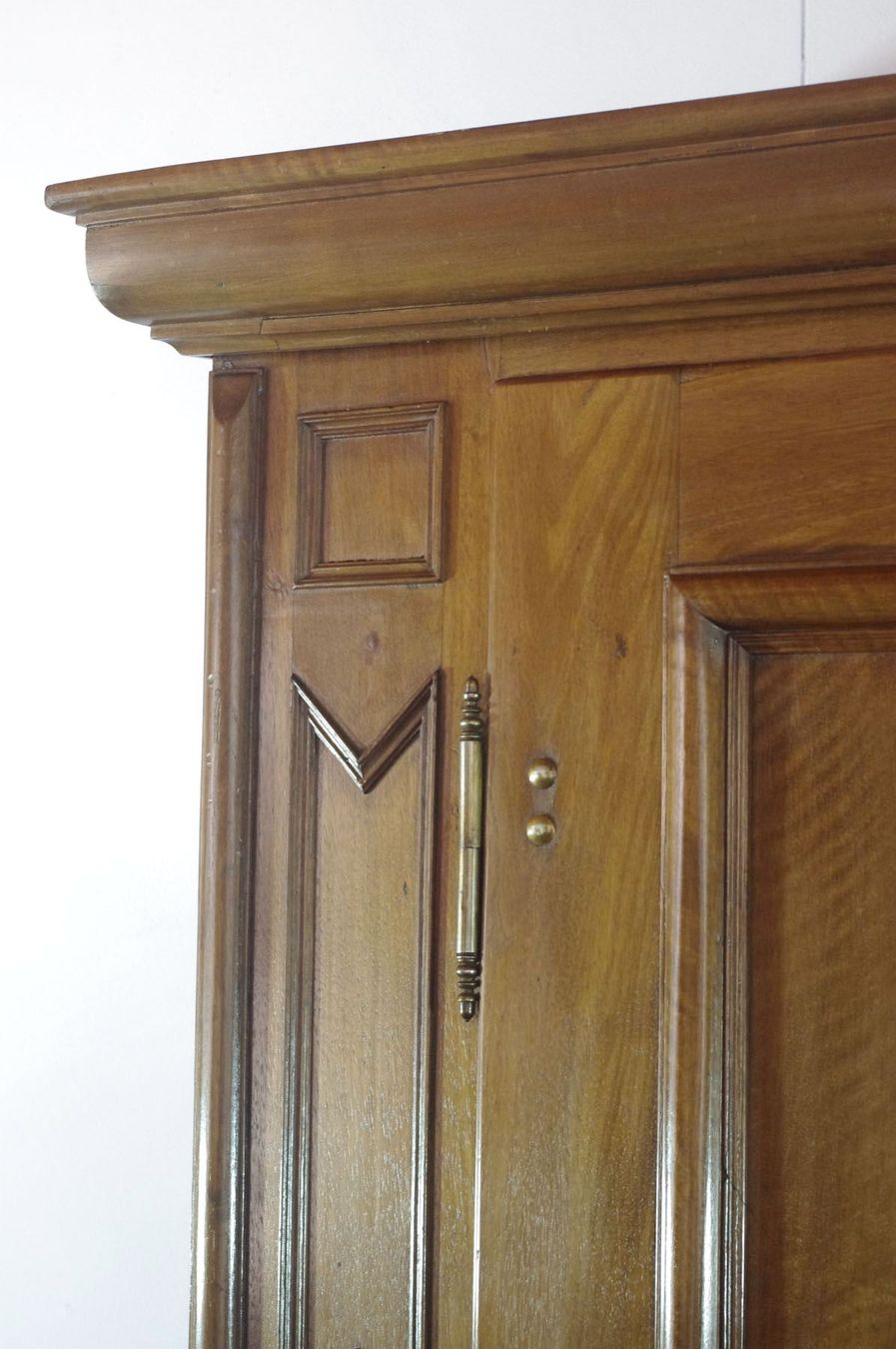 Armadi: prächtiger antiker Flachbarock-Schrank – Usato da Meggen venduto da Trouvaillen 7
