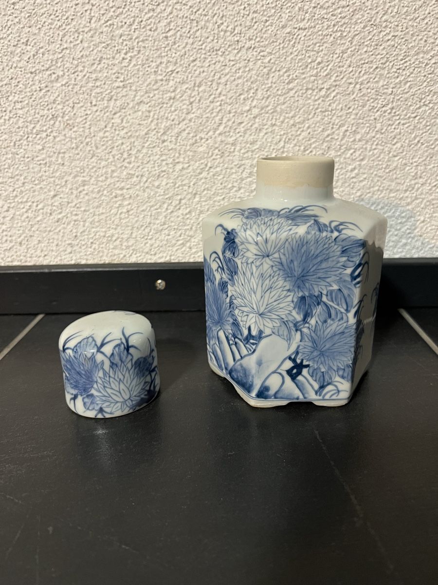 Set di piatti: Dekorative Teedose aus China, blau-weiss – Usato da Perlen venduto da Chregle1 1