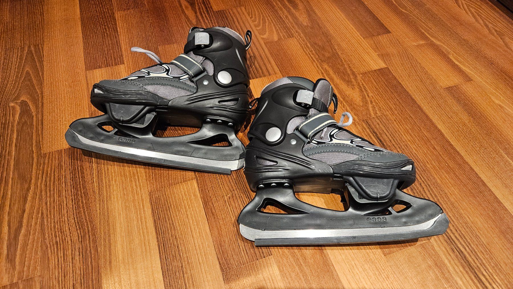 Pattini da ghiaccio: Schlittschuhe Kinder Grösse 31-34 – Usato da Ehrendingen venduto da mythical 1