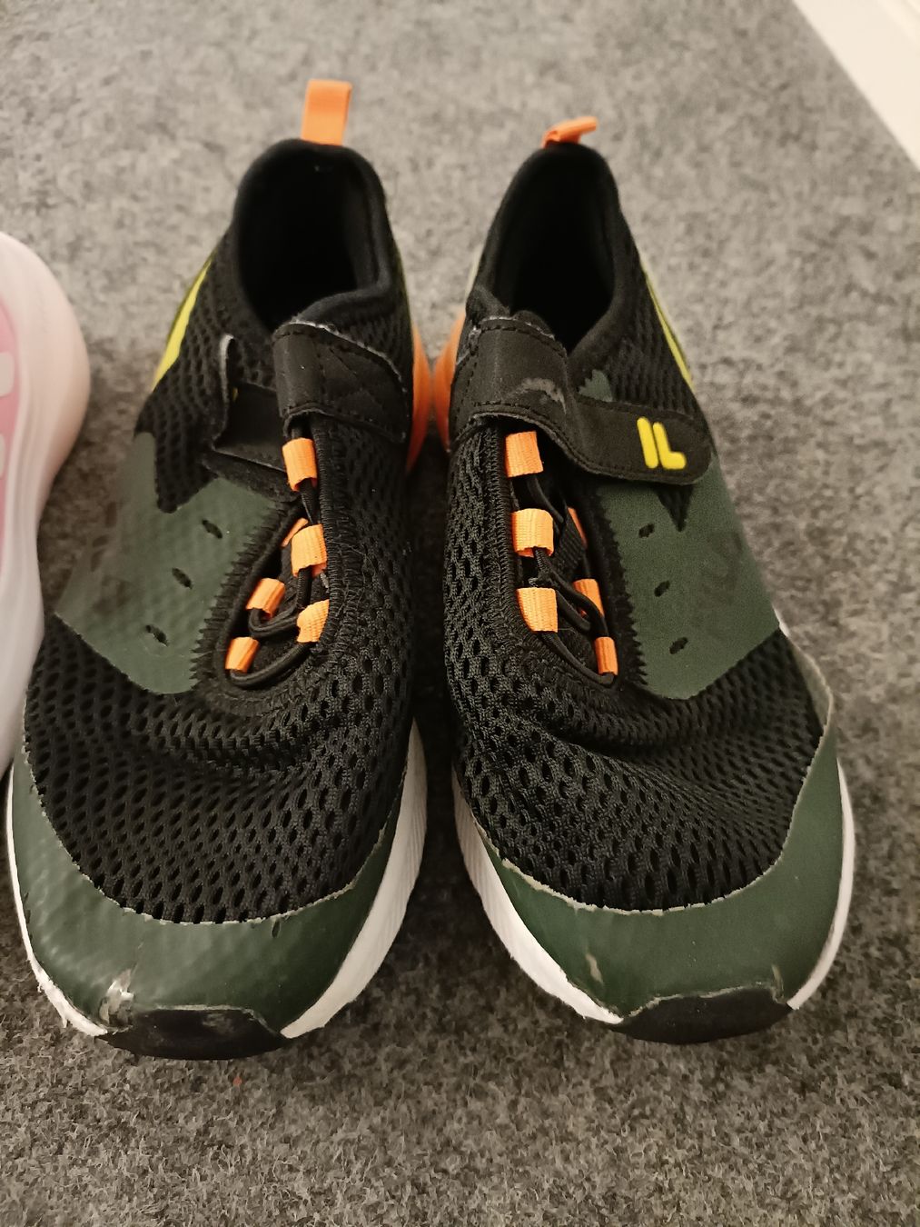 Fila Scarpe per ragazzi: Fila Kinderschuhe Grösse 32 gebraucht – Usato da Bergdietikon venduto da Bico01