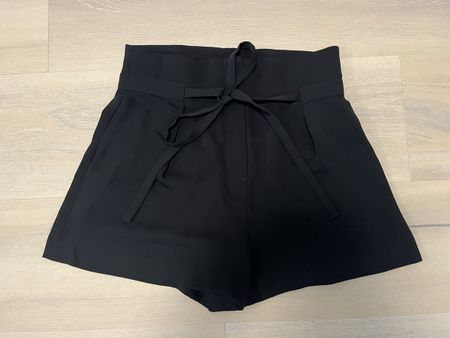 Bundfaltenshorts schwarz 34 neu