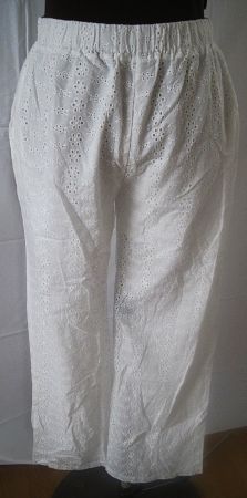 NEU!! Weisse Hose (Stickoptik + Hotpants) Gr.M/L