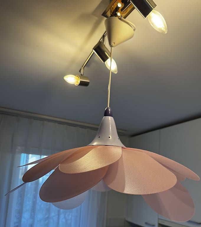 Lampade: Lampe Mädchen Kinderzimmer Blume Rosa-Hellviolett – Usato da Volketswil venduto da Airbus300 2