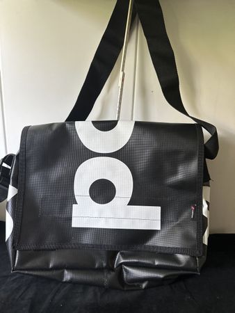 Coole Swisssport Umhängetasche, Schwarz, Wasserdicht