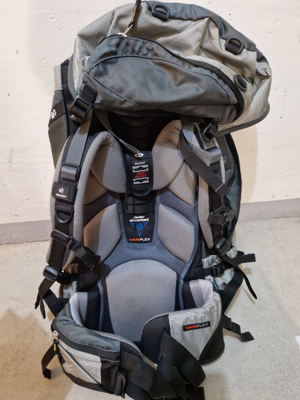 Deuter Zaini: Deuter Aircontact 45+5 Wanderrucksack – Usato da Binningen venduto da tob_p2fn 1