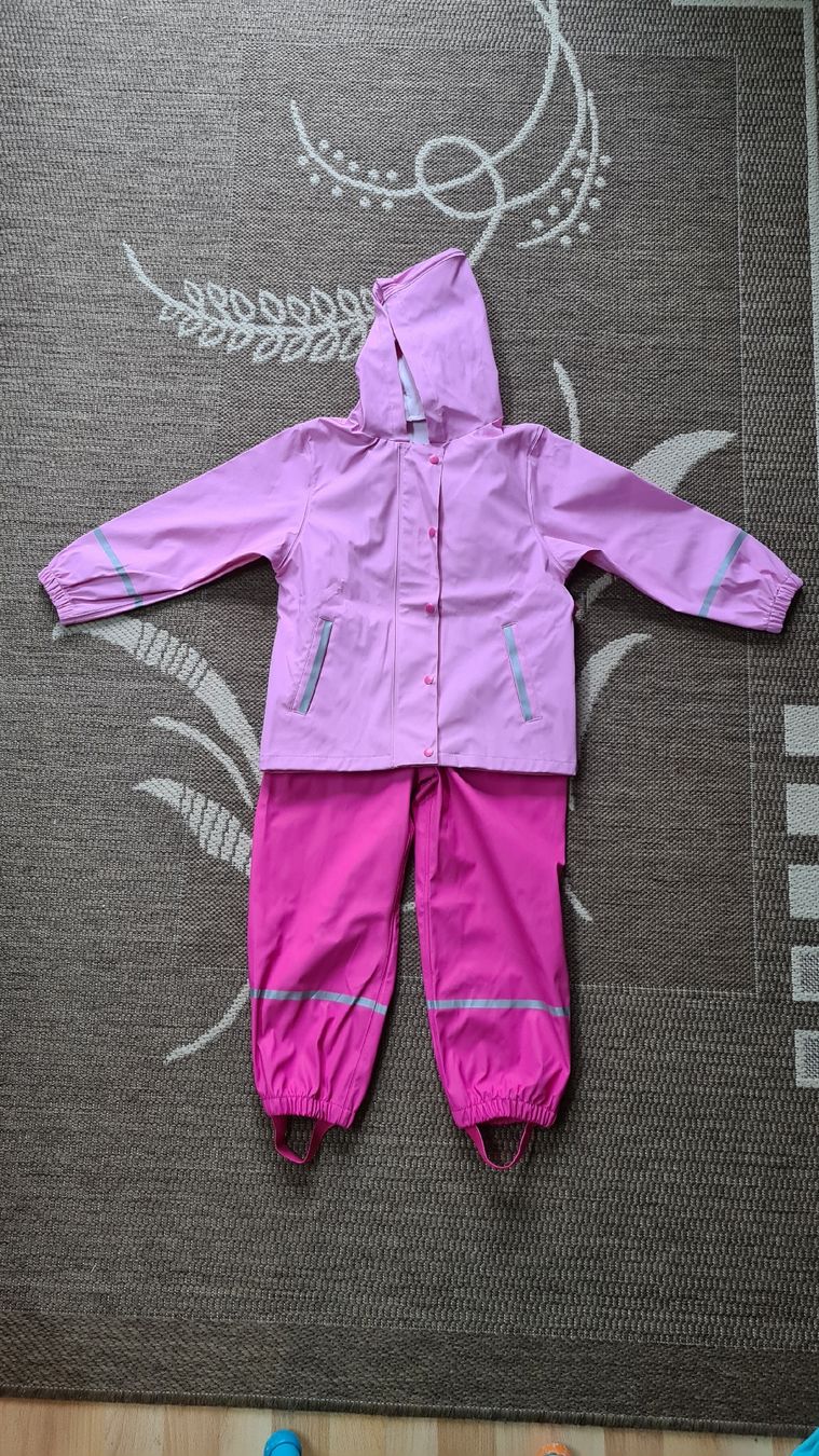 Completi: Regenjacke und Hose 116 Sommer – Nuovo (secondo la descrizione) da Rüti ZH venduto da Minicooper14