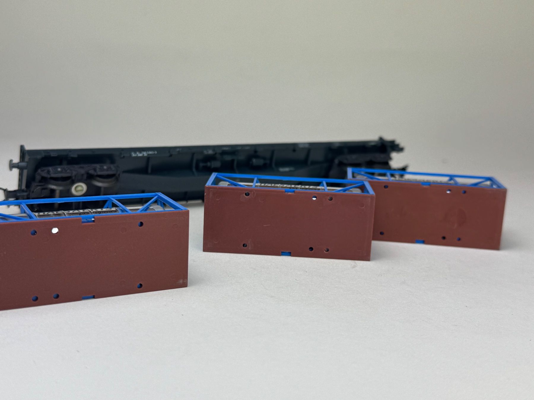 Liliput Modellini di ferrovie: Liliput Containerwagon  Container Haesaerts – Usato da Elm venduto da Wikmtz 2