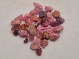 Spinell Kristalle aus Tansania 50ct.