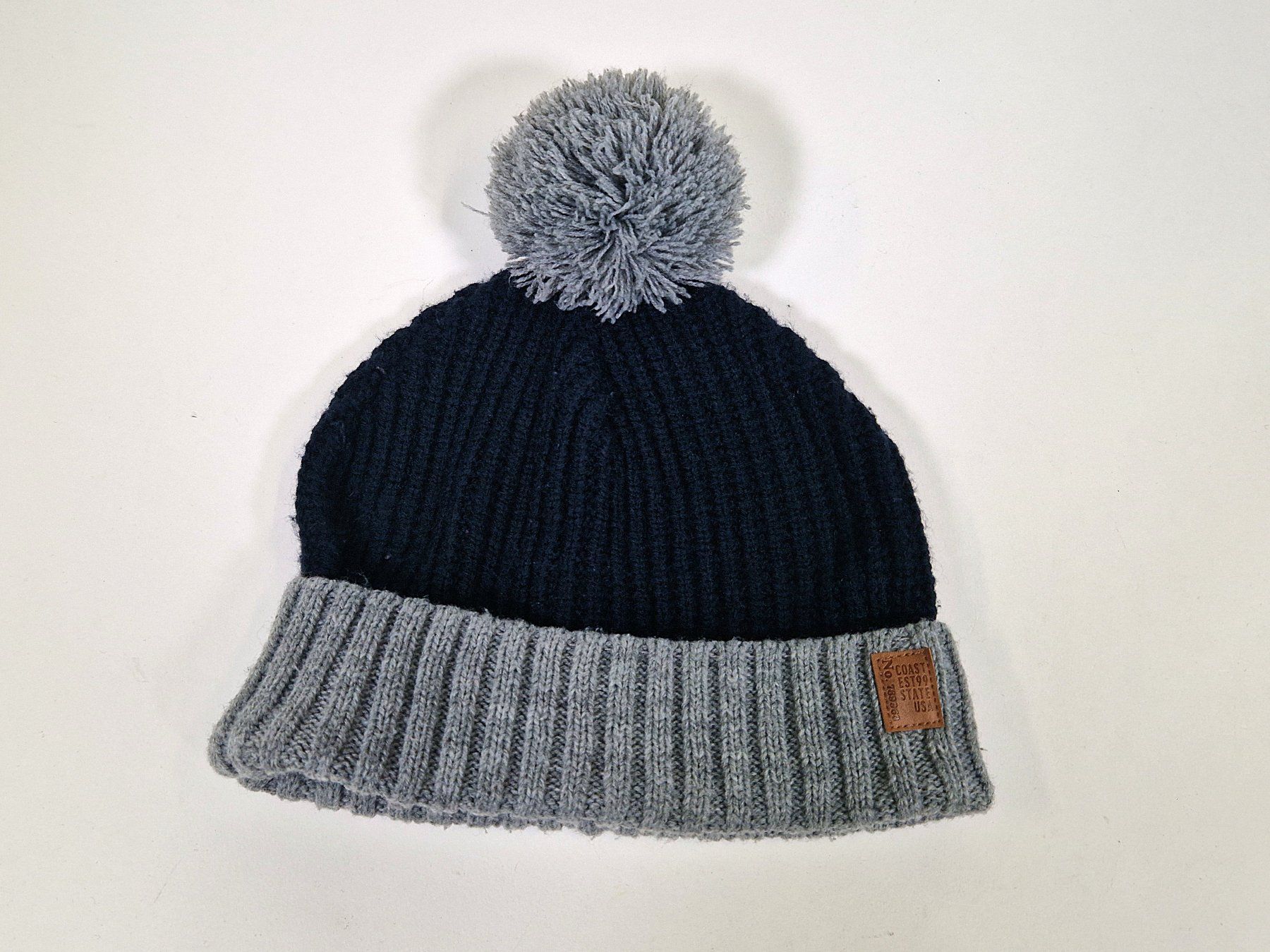 H&M Altro abbigliamento per bambino: H&M Kindermütze blau/grau mit Pompon – Usato da Zollikofen venduto da Restwert_Zollikofen