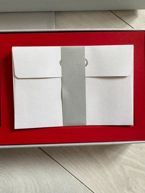 Alle Dekorationen: Gucci Grußkartenbox für Feiertage – Neu und originalverpackt aus Auw von Neo_z2rq 5