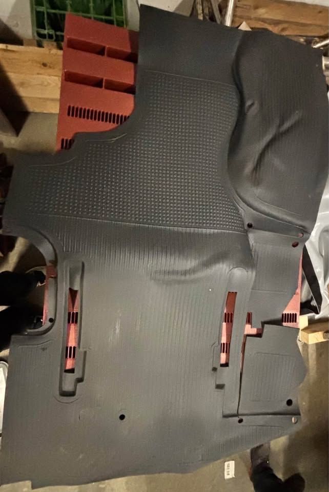 Accessori per altri veicoli: 2 Sets Innenbekleidung IVECO – Usato da Mörschwil venduto da tweety9402