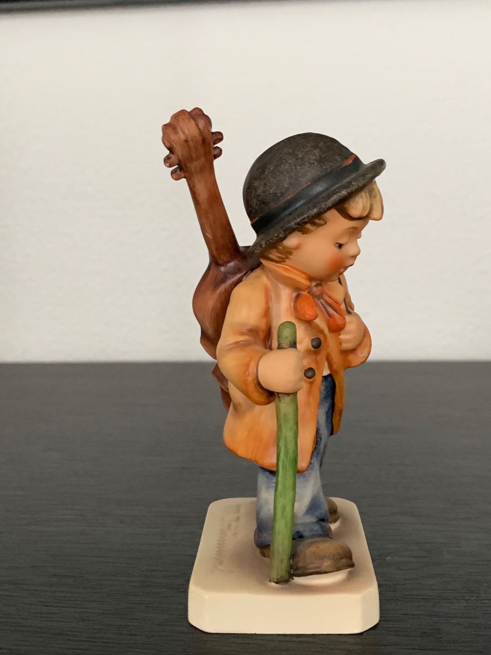 Hummel Statuette: Kleiner Cellist Hummel Figur – Usato da Weiningen ZH venduto da pedari 3