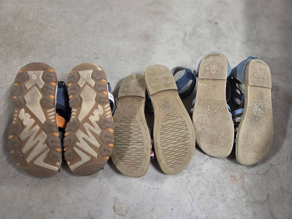 Schuhe für Jungen: Sandalen Kinder Grösse 29, 32 und 34 – Gebraucht aus Rieden SG von Yogu 1