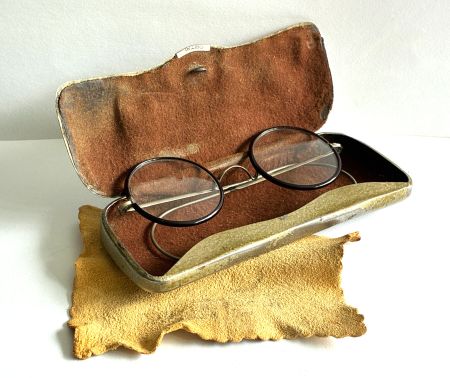 Antike Brille mit Etui und Chamois Tuch, Optiker Büchi Bern