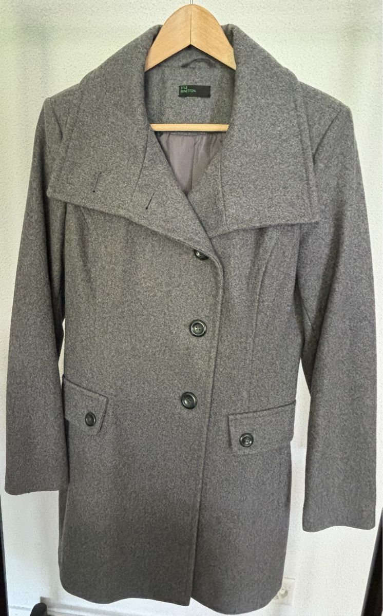 Benetton Cappotti: Damen Mantel grau Gr 38 – Usato da Niederrohrdorf venduto da Wimabu531