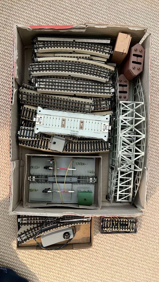 Märklin Modellini di ferrovie: Märklin H0 Gleise & Brücke – Usato da Zumikon venduto da omorax