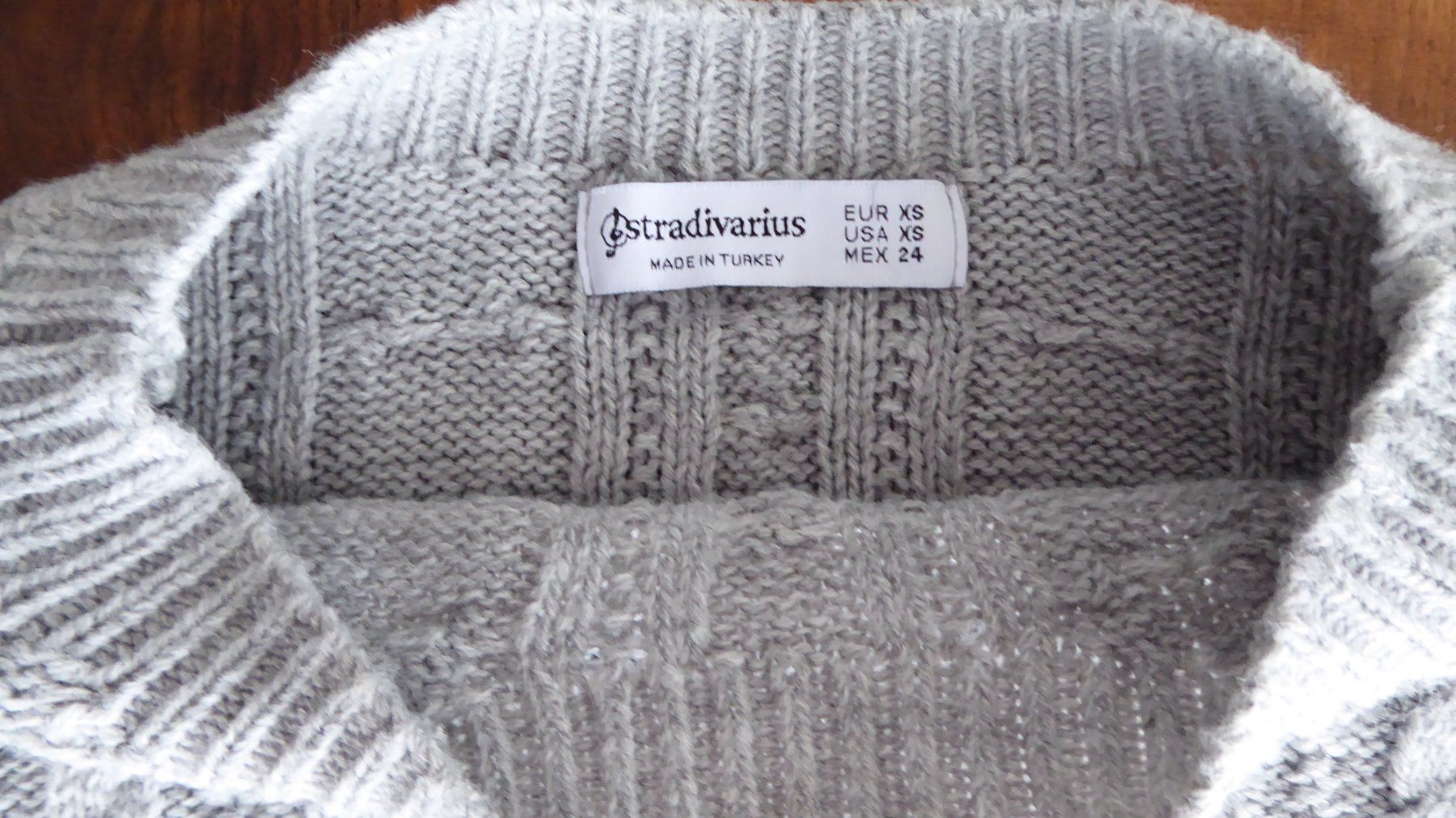Stradivarius Lotti di vestiti: Jeans Mom Slim blau Size 34 + Pullover grau XS Stradivarius – Usato da Entlebuch venduto da roma6370 8