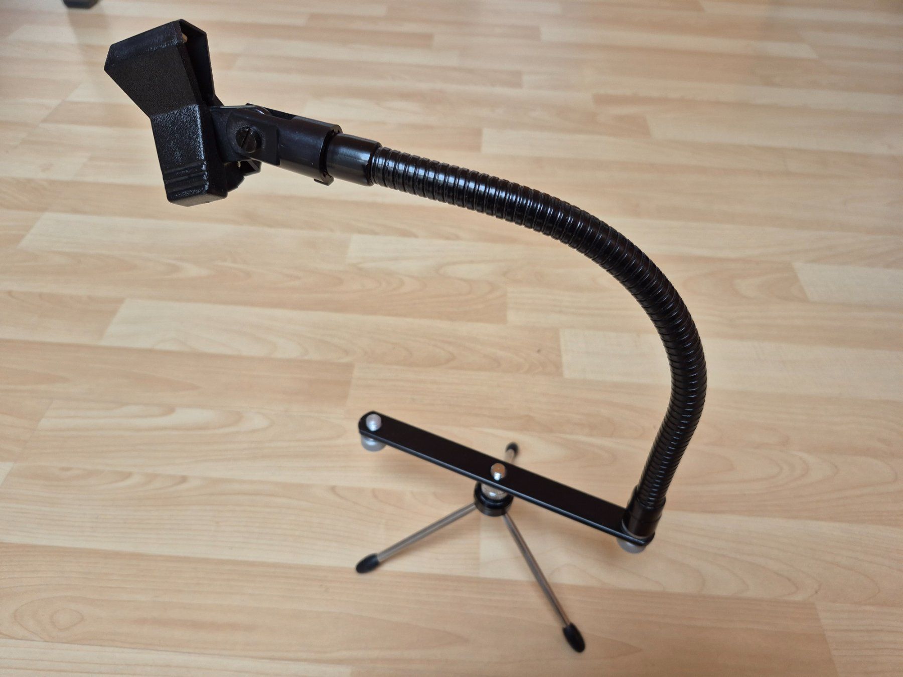 Supporti per strumenti musicali & leggii: Mikrophon-Stativ mit Schwanenhals – Usato da Sursee venduto da Ursus_LU 1