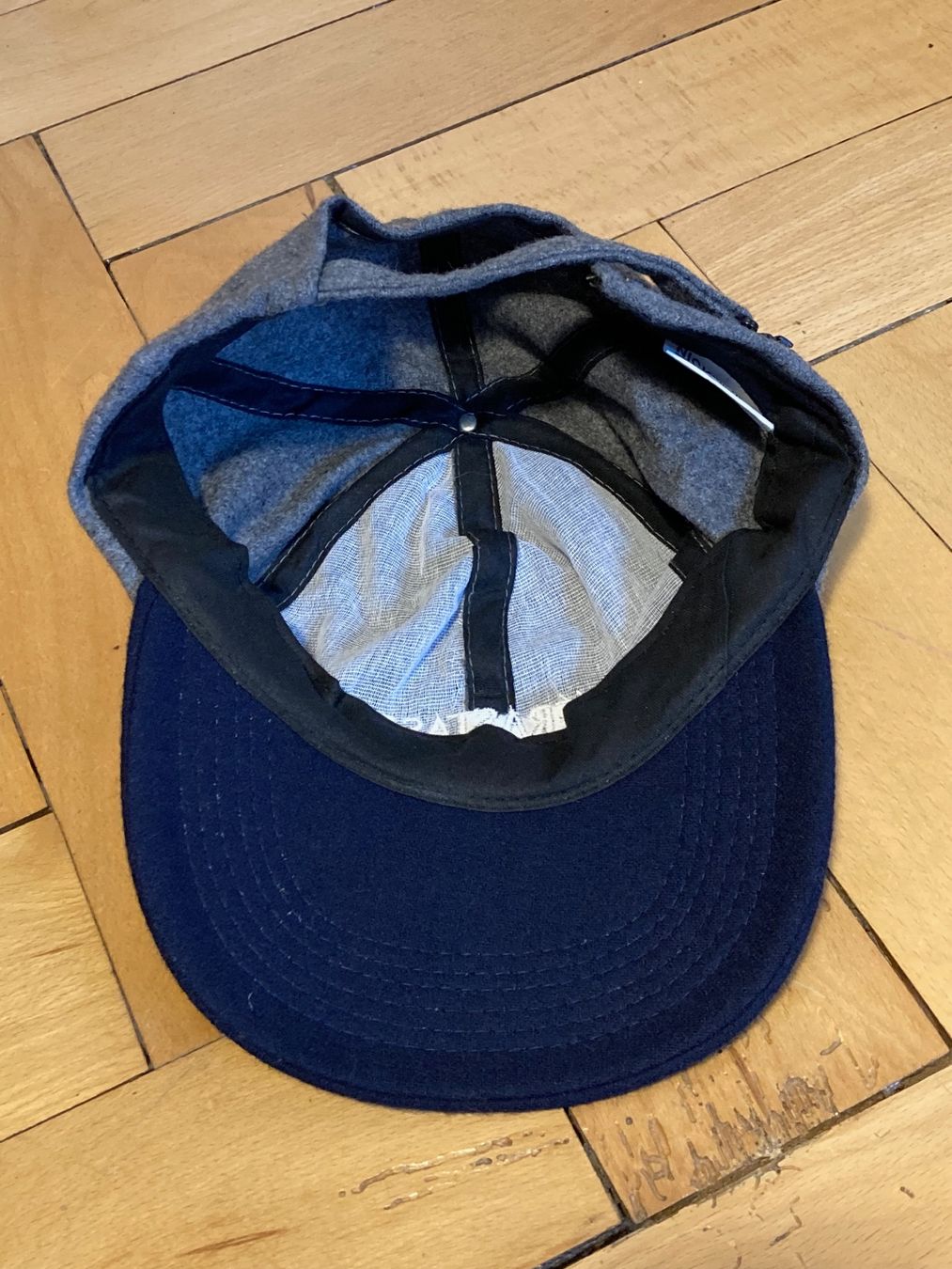 Copricapi, berretti & cappellini: Vintage 90s Keratase L'Oréal Wool – Usato da Zürich venduto da le_souk 4