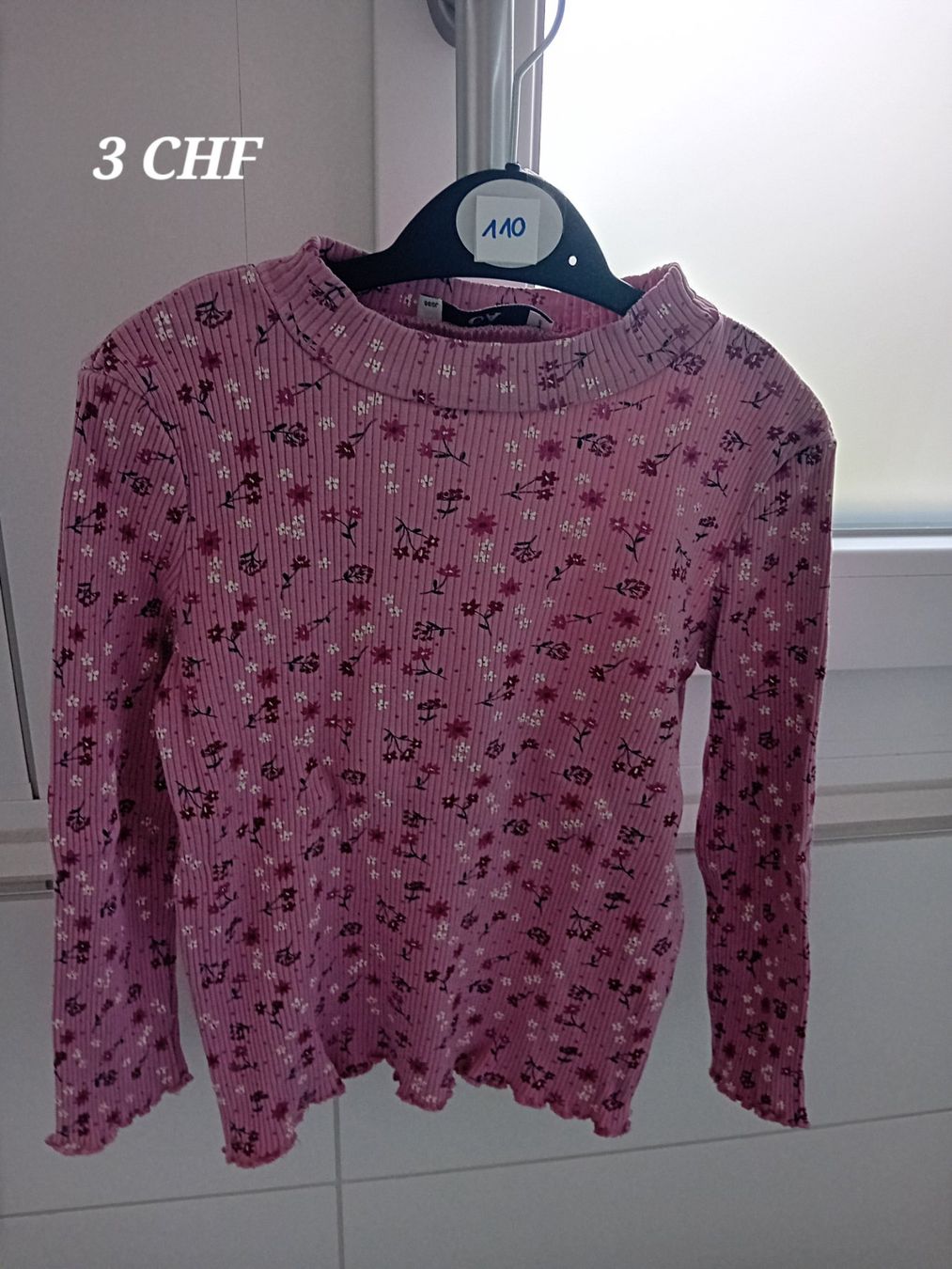 C&A Blouses, T-shirts & Tops: Shirt Langarm Mädchen Frühling 110 – D'occasion à Romanshorn par cojbamil