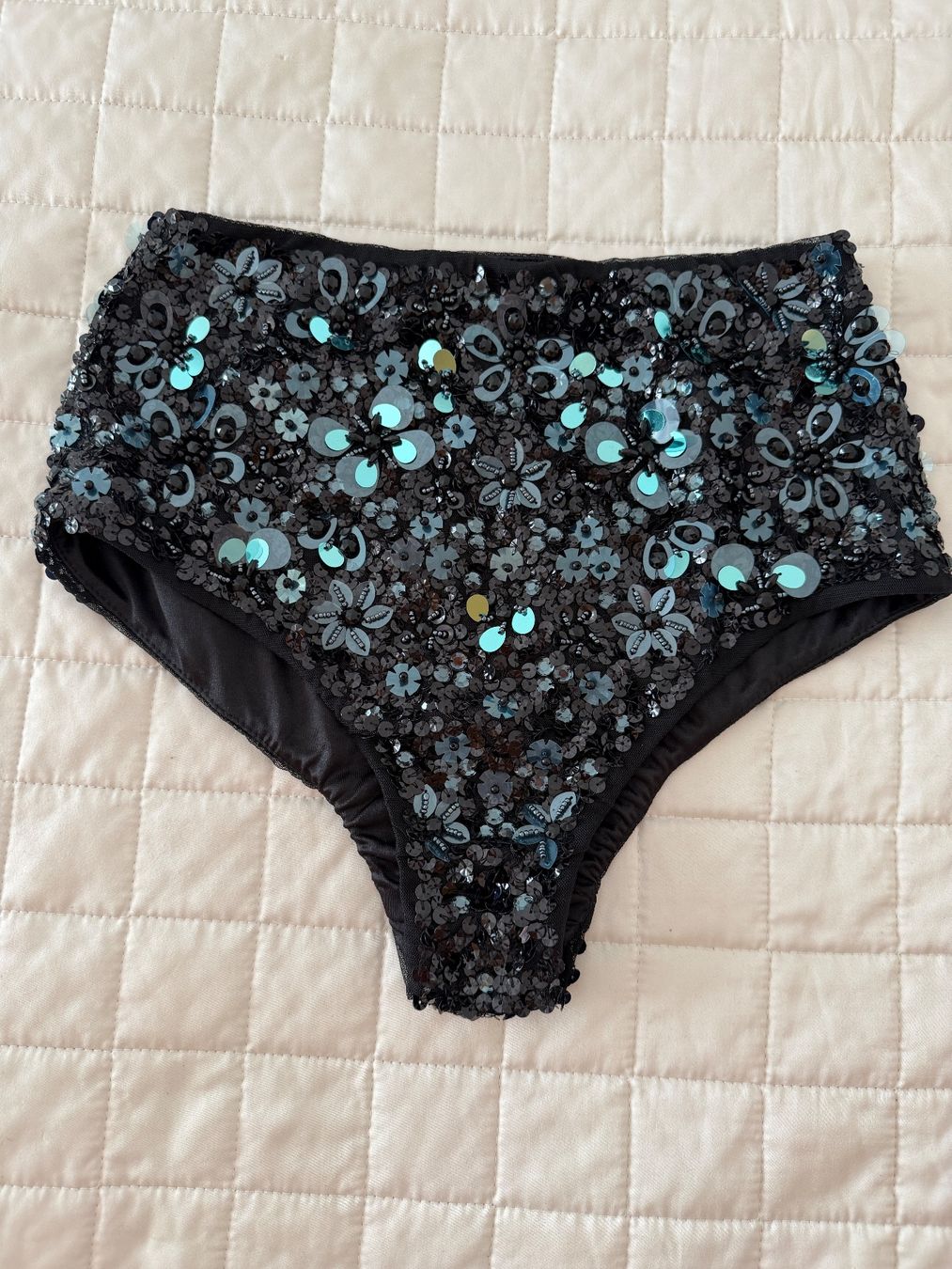 Mango Hosen: Mango Pailletten Shorts S – Gebraucht aus Wädenswil von Alice_style