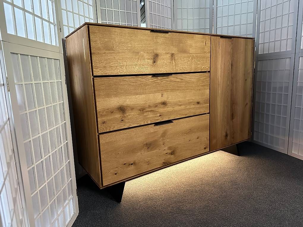 Cassettiere: Sideboard Kommode LUGANO Wildeiche massiv 138 x 99 cm – Nuovo (secondo la descrizione) da Unterentfelden venduto da moebelrufli 1