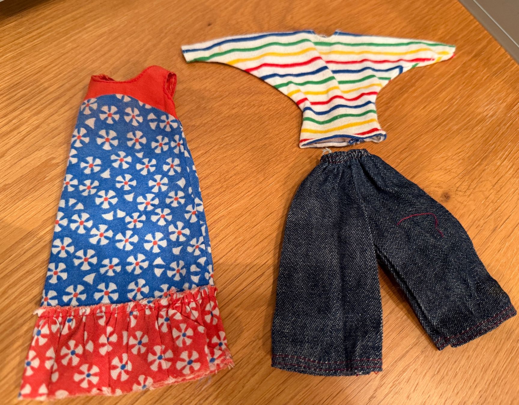 Bambole: 5 Outfits Barbie 70/80ger – Usato da Embrach venduto da Lieblingszeugs 2