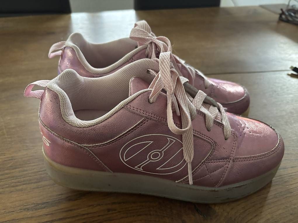 Heelys Scarpe per ragazze: Heelys Schuhe mit Rollen Gr.38 – Usato da Leuzigen venduto da Fjleu